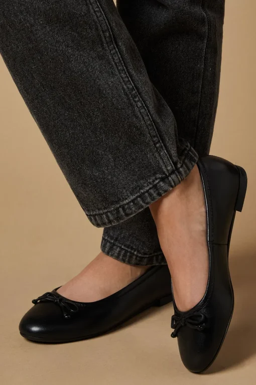 Blythe Leather Round Toe Ballet Pumps