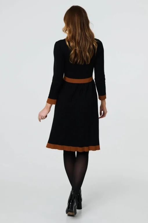 Border Print Pleated Knit Knee Length Dress