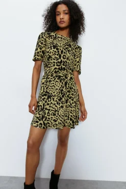 Fluted Hem Tie Waist Flippy Dress