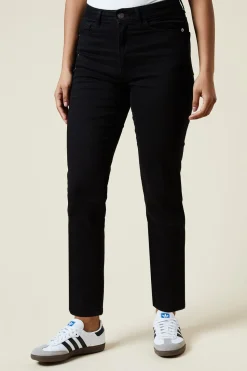 Petite Comfort Stretch Slim Mom Jean