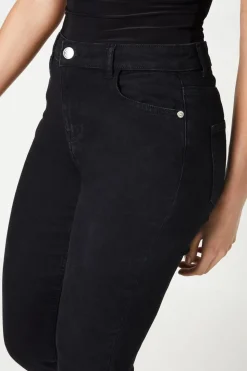 Petite Comfort Stretch Slim Jeans