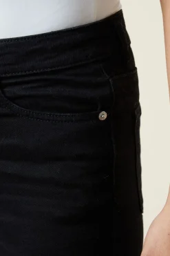 Petite Comfort Stretch Slim Mom Jean