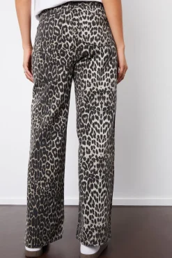 Petite 'Soleil' Leopard Print Wide Leg Denim Jeans