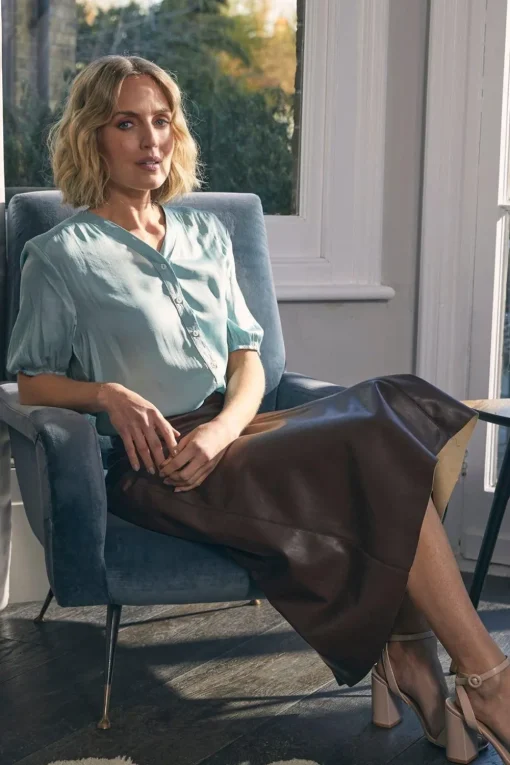 Plain V-Neck Puff 1/2 Sleeve Shirt