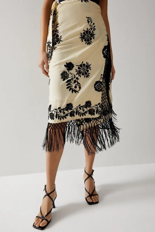 Premium Embroidered Tassel Sarong