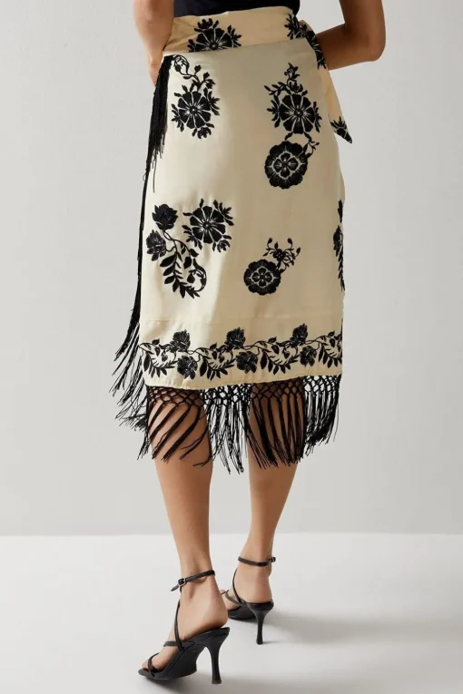 Premium Embroidered Tassel Sarong