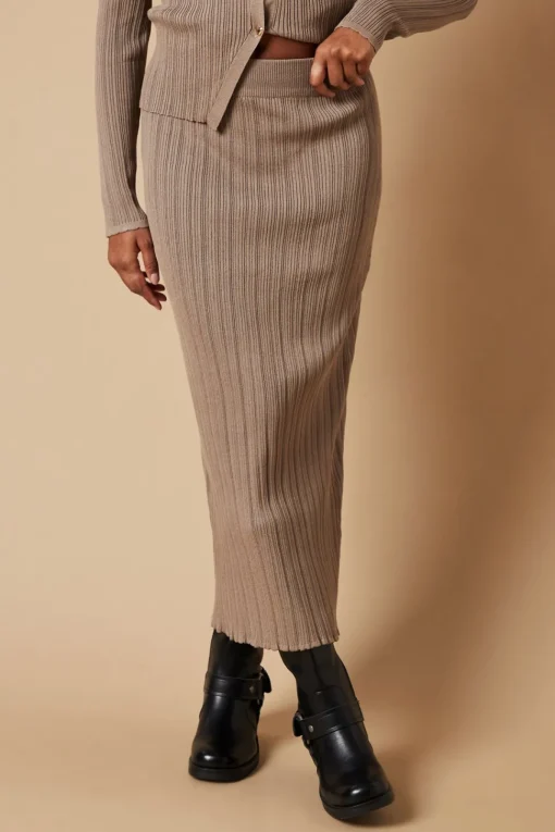 Ribbed Knitted Midi Skirt Co Ord