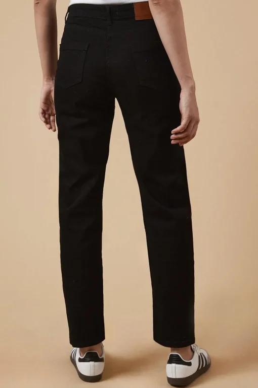 Slim Mom Jeans