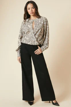 Snake Key Hole Wrap Long Sleeve Top