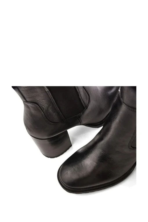 'Kayari' Leather Heeled Boots